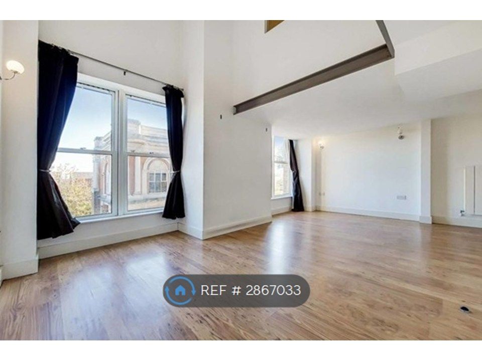 Property photo 1 of 17 Living Room