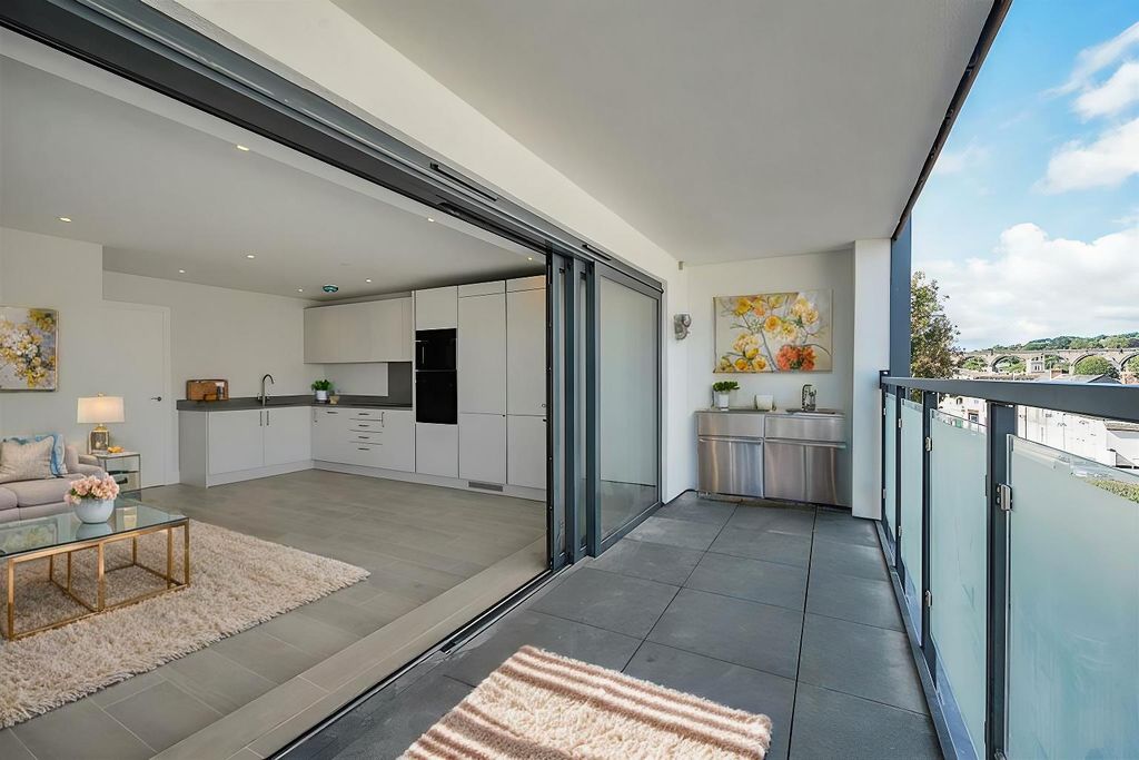 Property photo 2 of 11 35507_33385443_Img_08_0000 - Kitchen - Luxury - 9.
