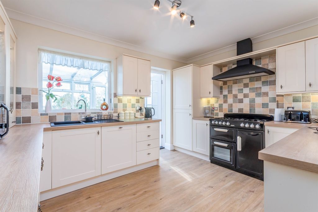 Property photo 3 of 24 Kitchen