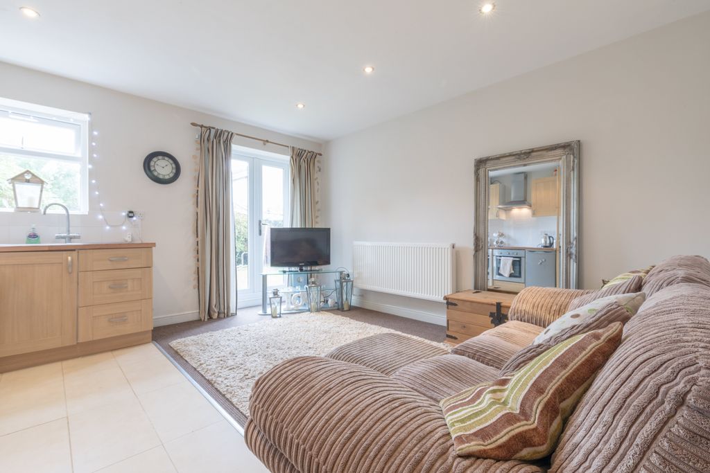 Property photo 1 of 5 Lounge