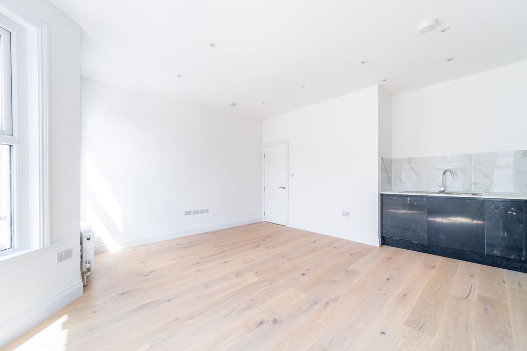 Property photo 2 of 12 Mba02735-Edit