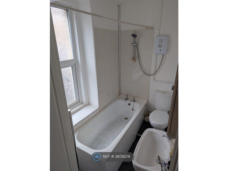 Property photo 3 of 7 Bathroom