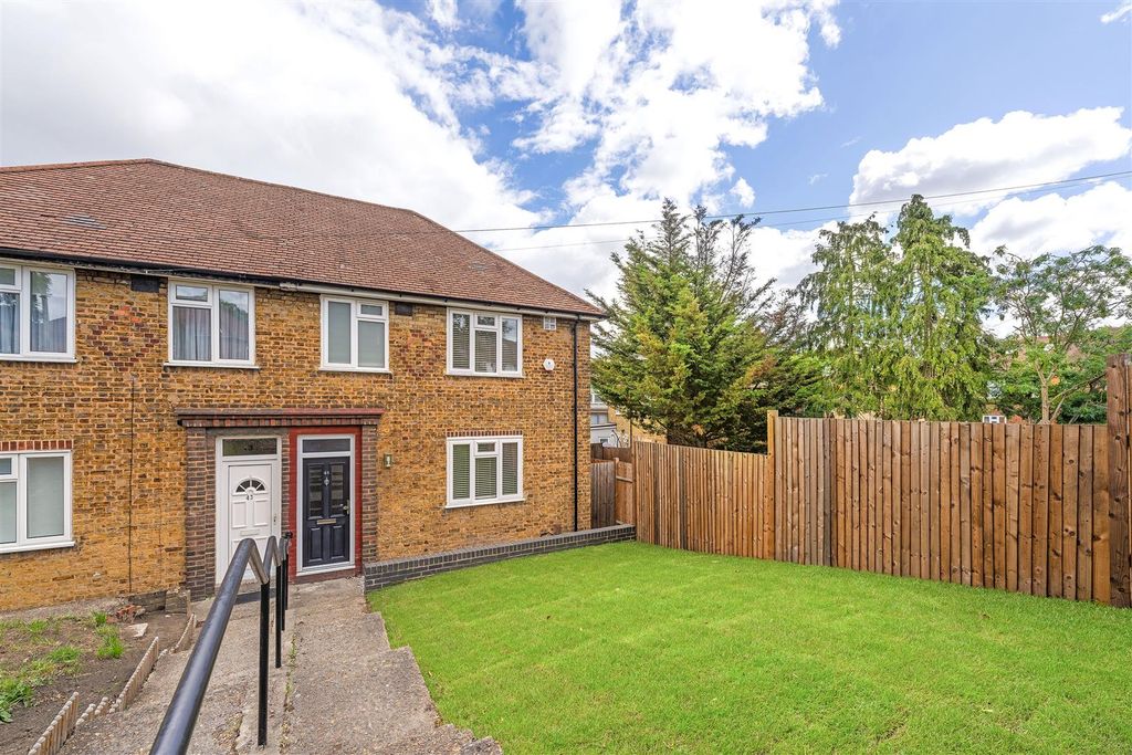 Property photo 3 of 15 Tallis Grove-15.Jpg