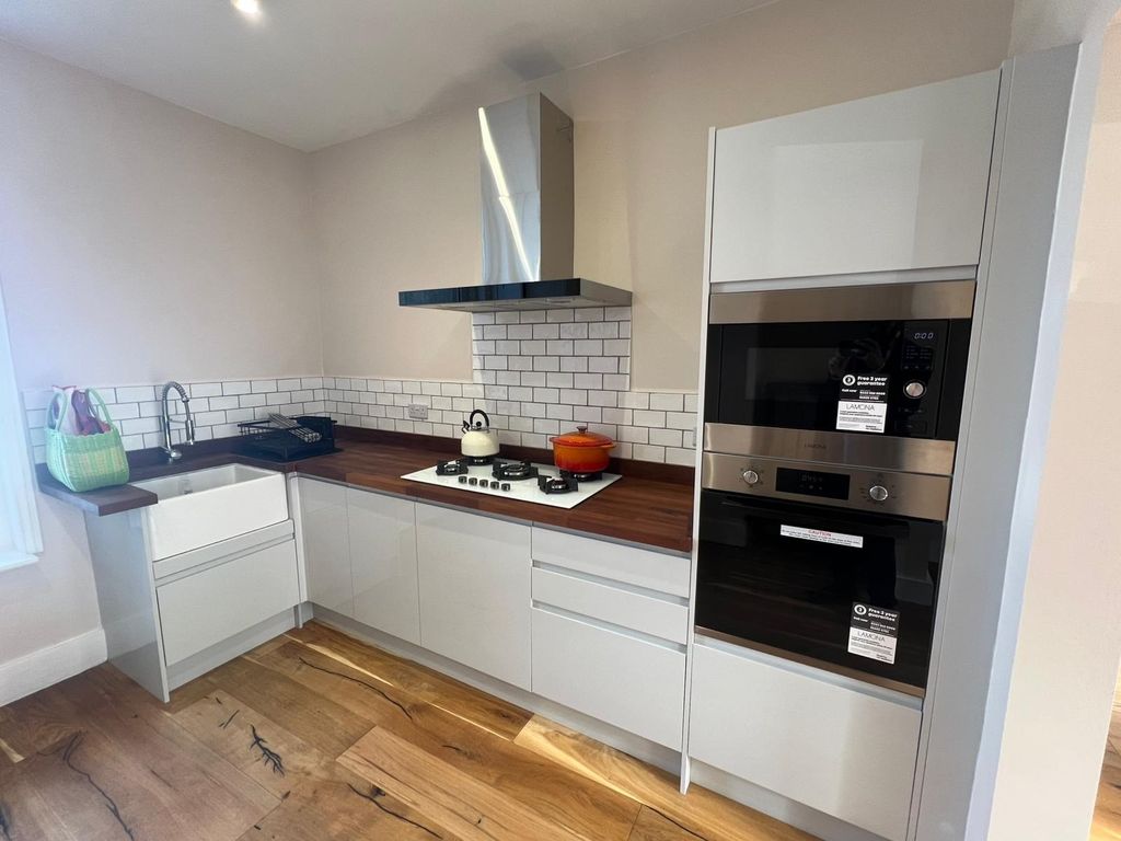 Property photo 2 of 11 Kitchen