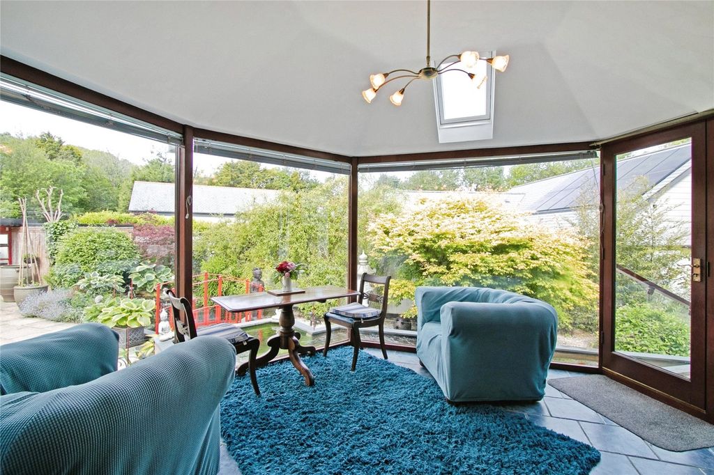 Property photo 2 of 31 Conservatory