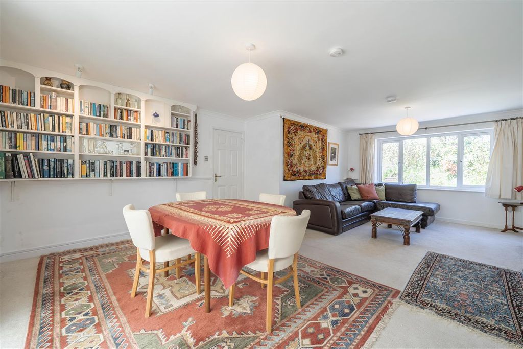 Property photo 3 of 39