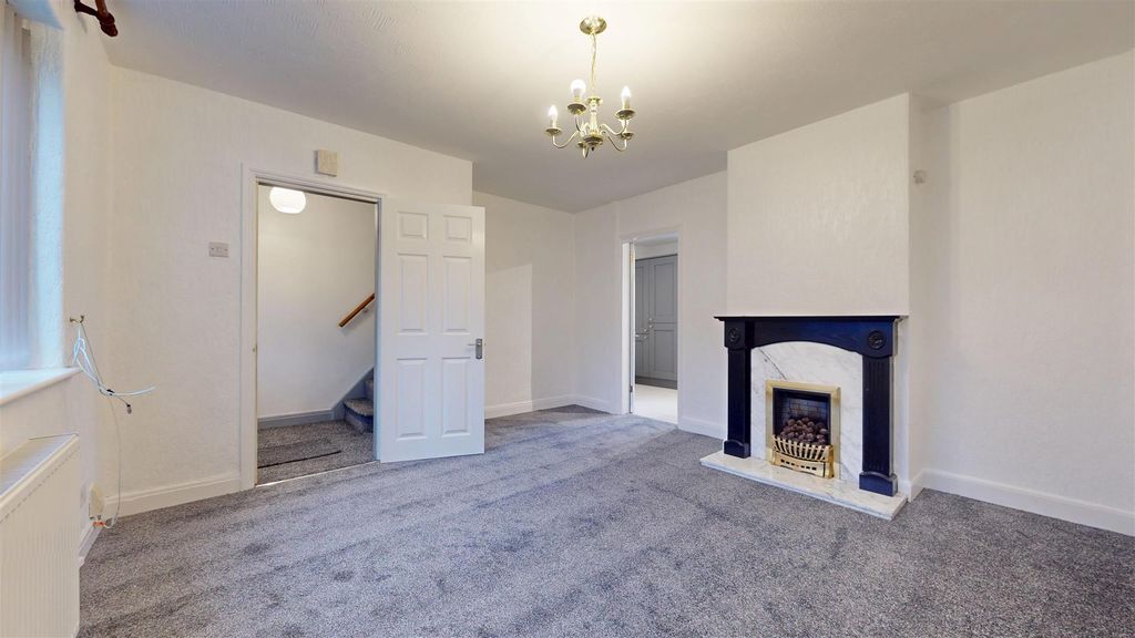 Property photo 2 of 25 Leyland Road Living Room