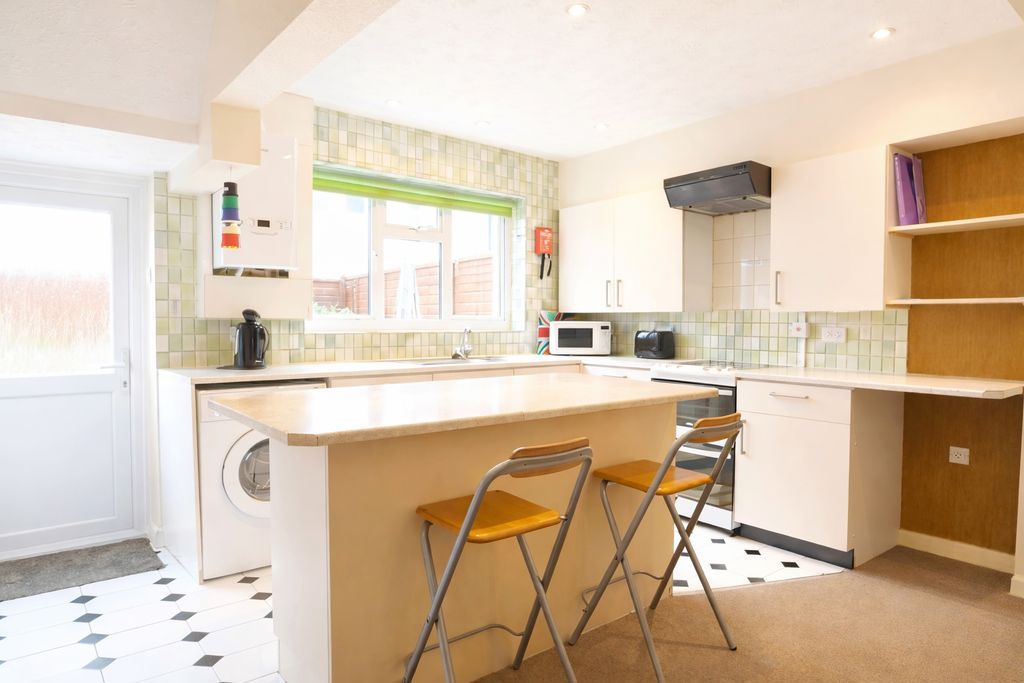 Property photo 1 of 9 Photo 10