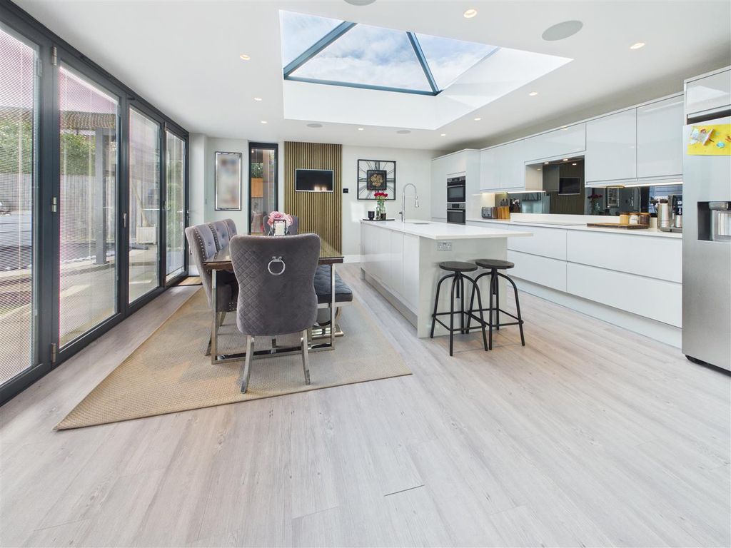 Property photo 2 of 25