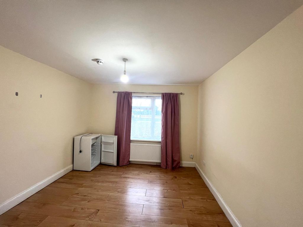 Property photo 3 of 27