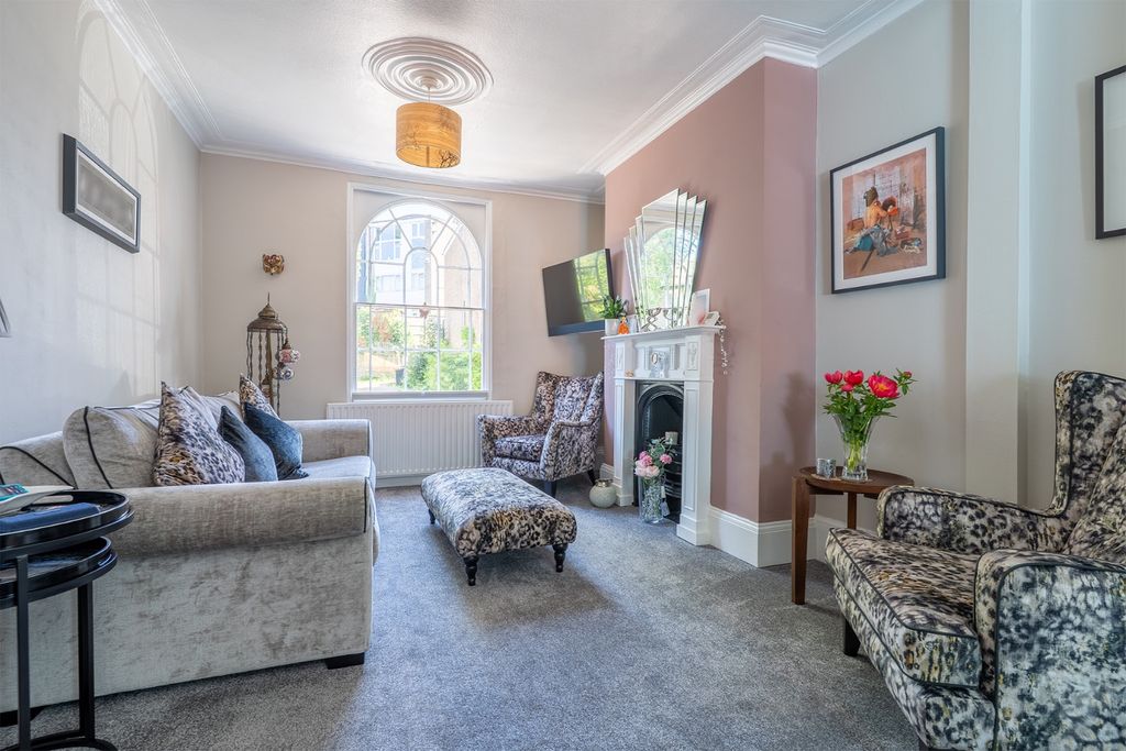 Property photo 2 of 18 5179552