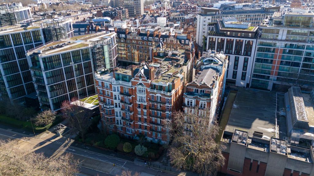 Wellington Court, Knightsbridge SW1X