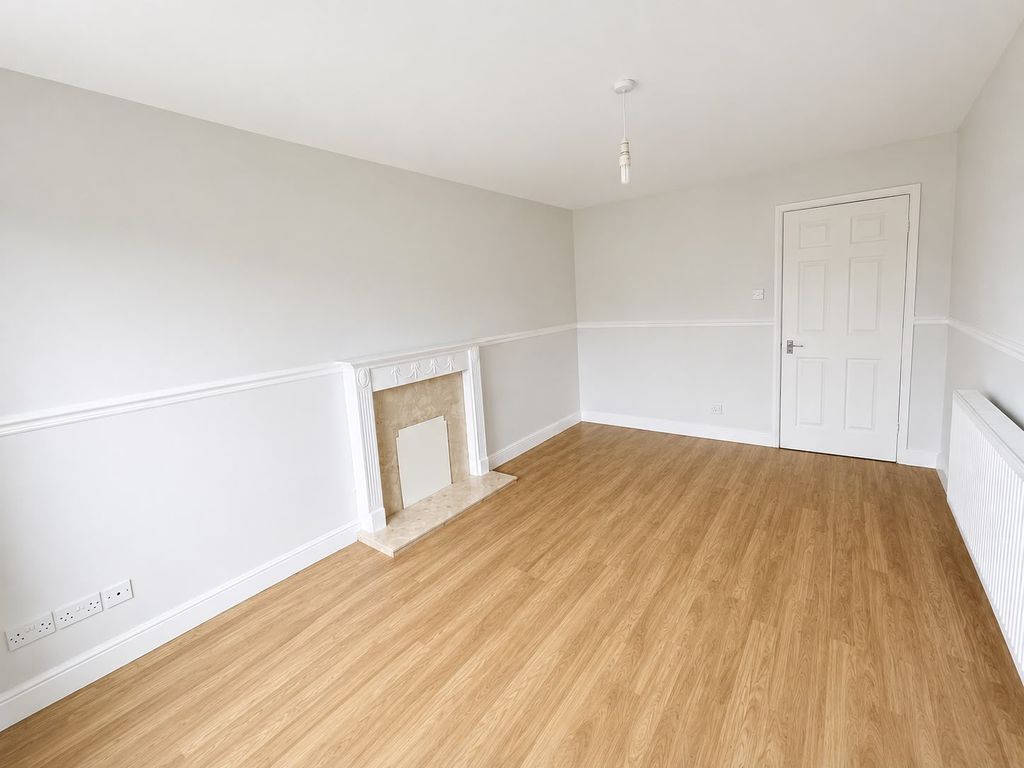 Property photo 2 of 10 Living Room