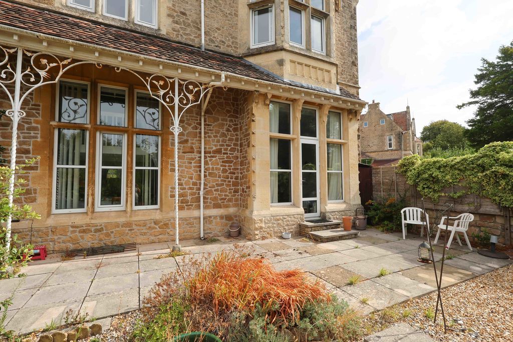 Property photo 1 of 21 Flat 1