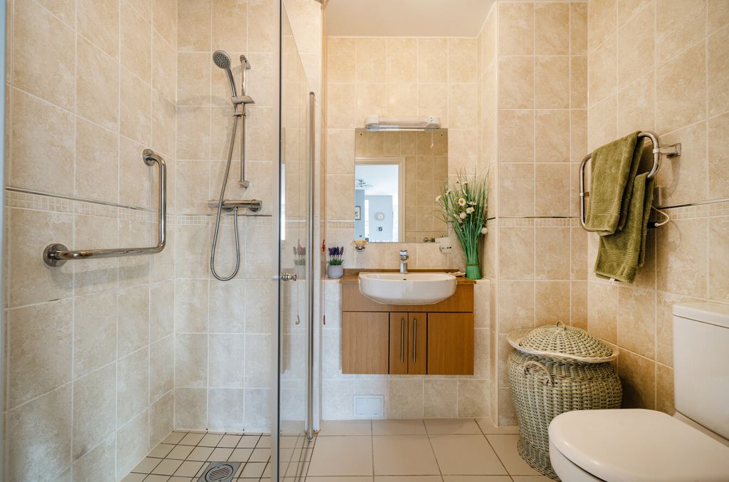 Additional image 9 of 1 bed flat for saleManor Crescent, Paignton, Devon TQ3