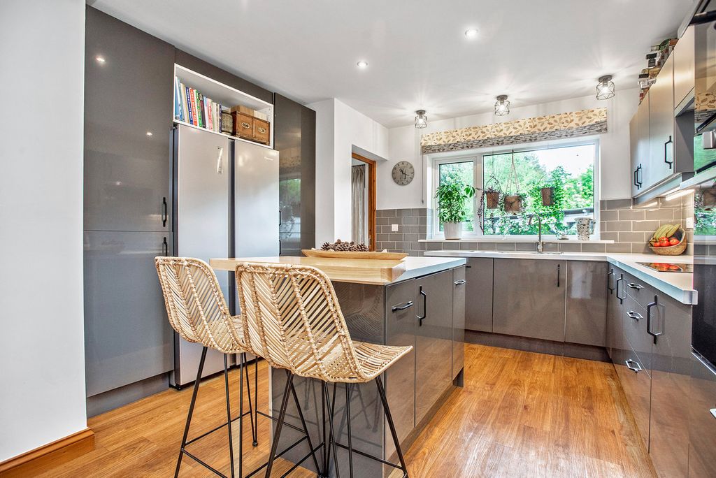 Property photo 3 of 29