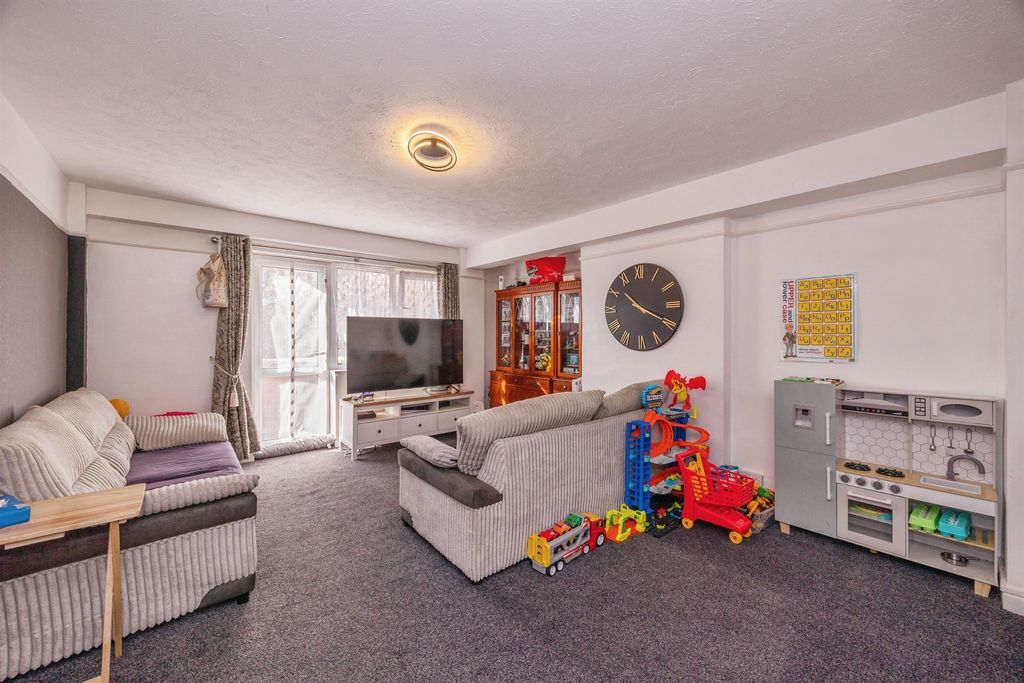 Property photo 3 of 12