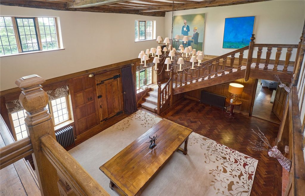 Property photo 2 of 34 Entrance Hall