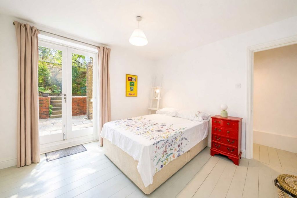 Property photo 3 of 6