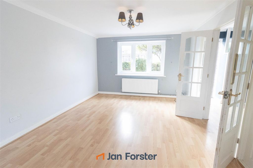 Property photo 2 of 13 Lounge