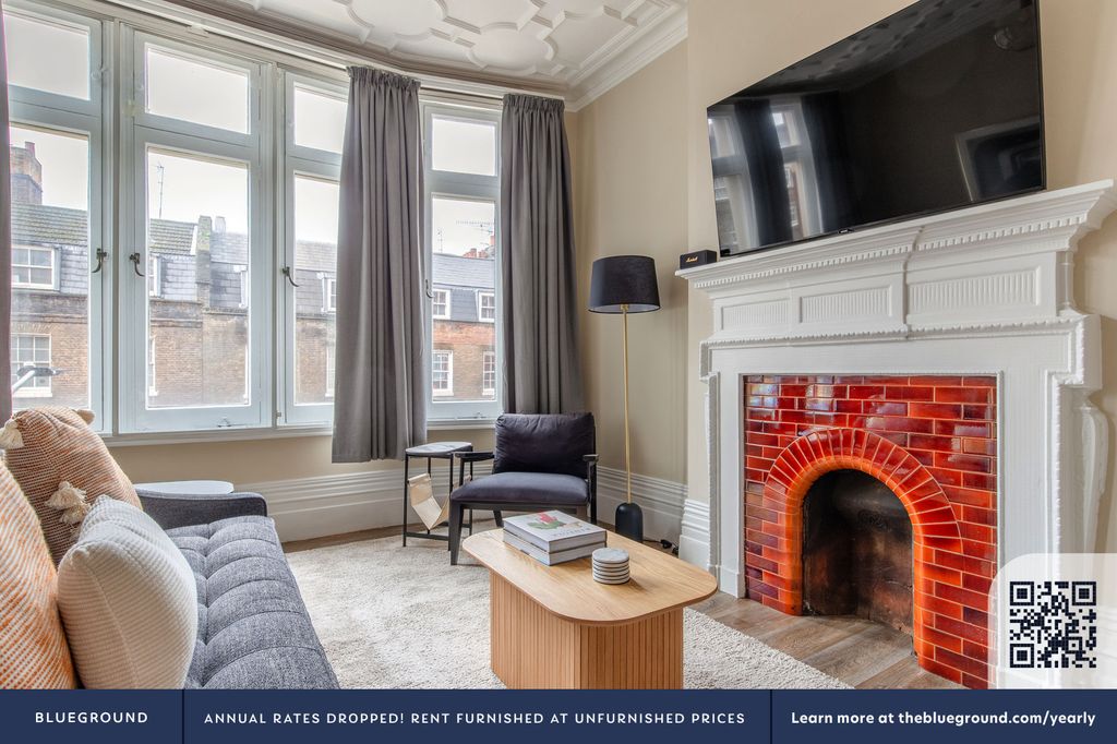 Property photo 3 of 22 Living Room