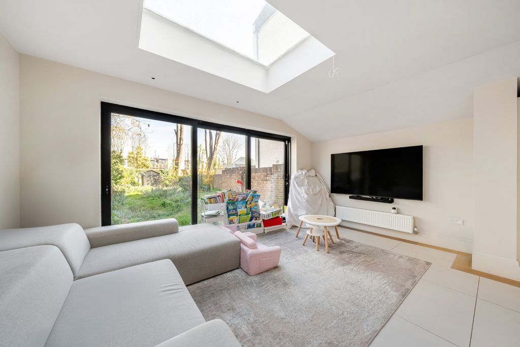 Property photo 1 of 15 Picture No. 14