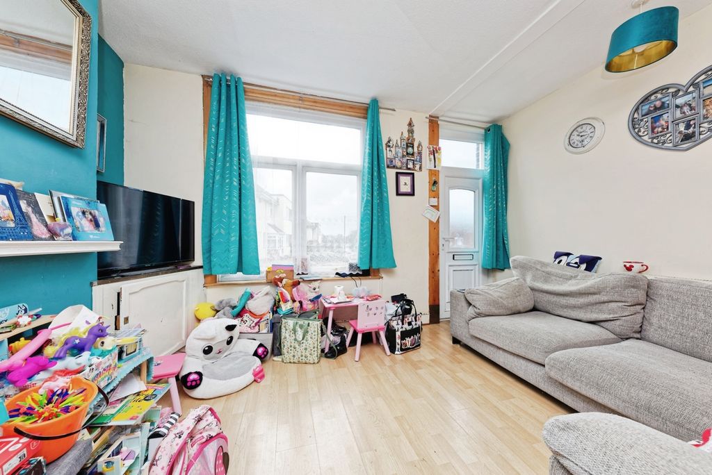 Property photo 3 of 17 Photo