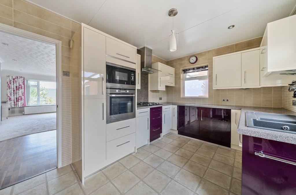 Property photo 2 of 13 Kitchen