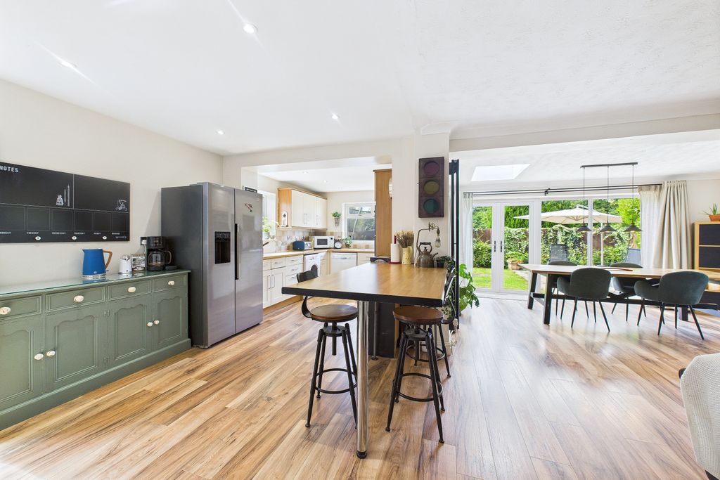 Property photo 2 of 16 Open Plan Family Dining Kitchen