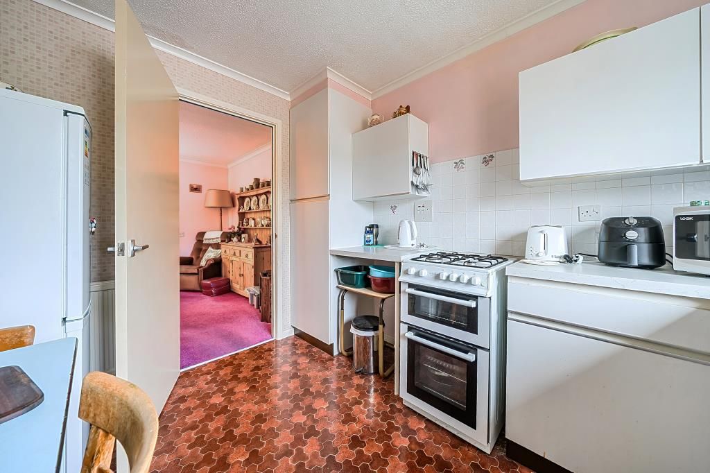 Property photo 3 of 21 Kitchen