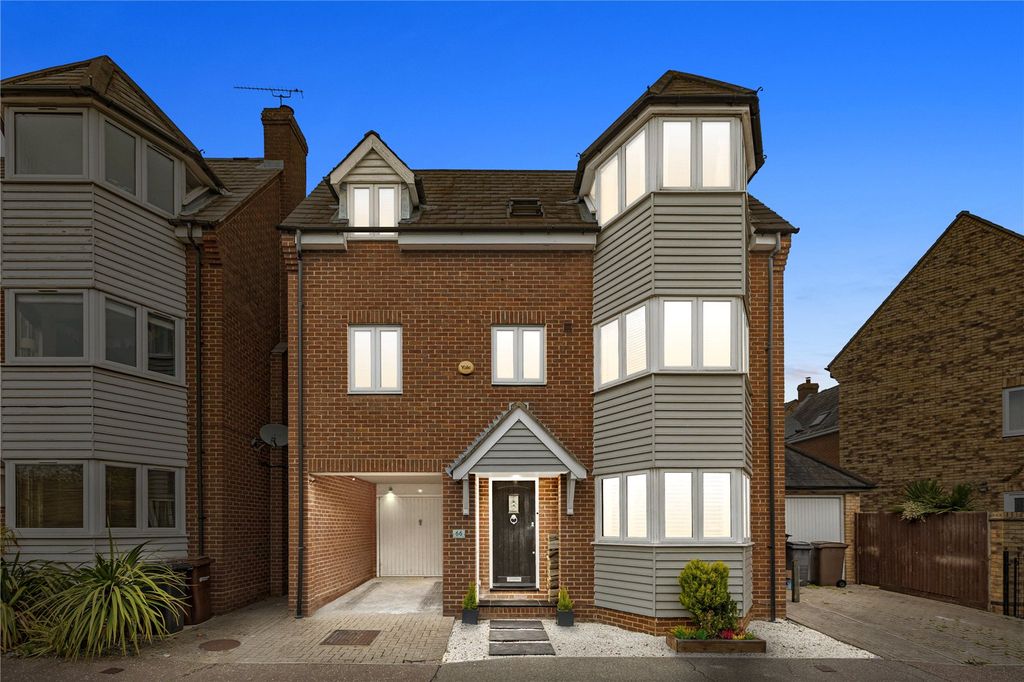 Property photo 1 of 26 Dusk