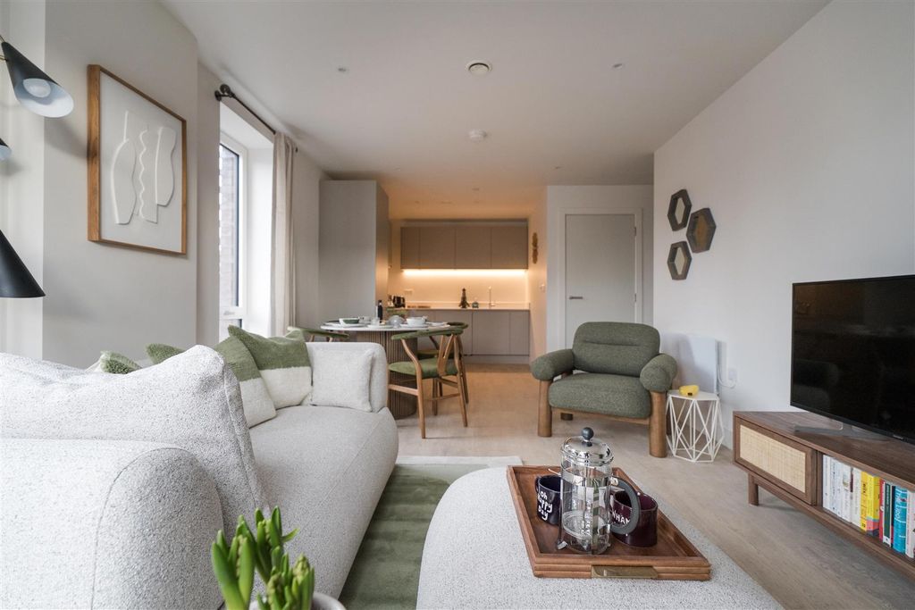 Property photo 3 of 13 Kit Backlit.Jpg