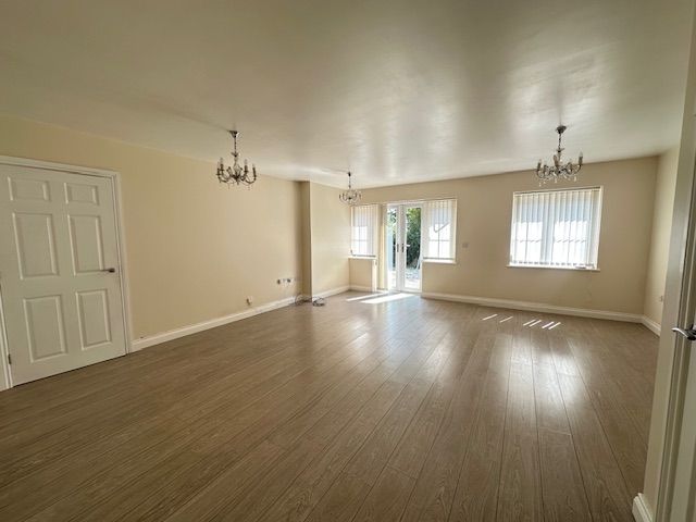 Property photo 3 of 19 Image