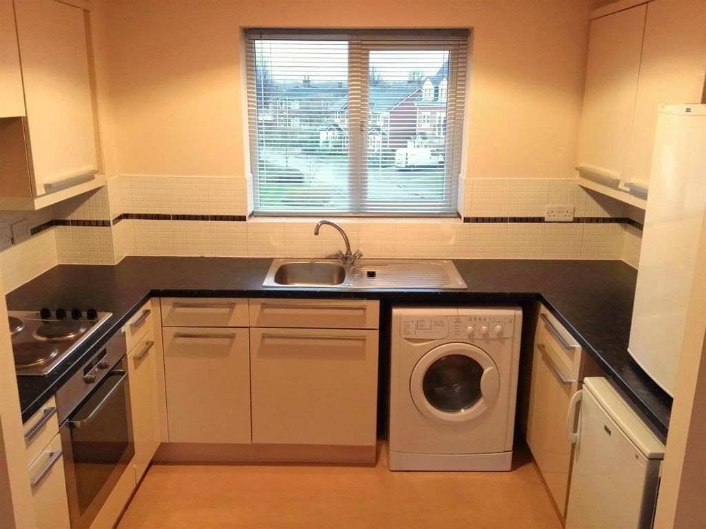 Property photo 3 of 9 26 Moorside, Kitchen.Jpg