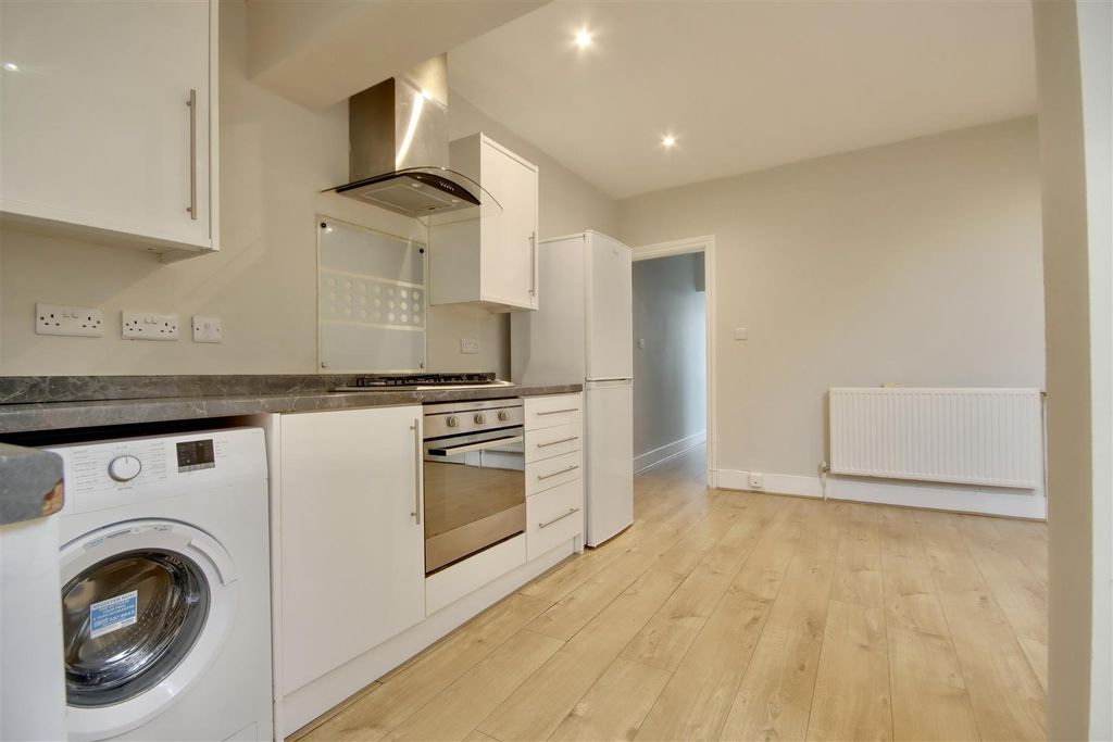 Property photo 3 of 13 6DC1Aaa3-9285-4D9B-B276-1656Dec9812A_1_201_A.Jpeg