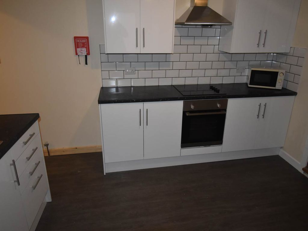 Property photo 3 of 8 Kitchen Photo 2