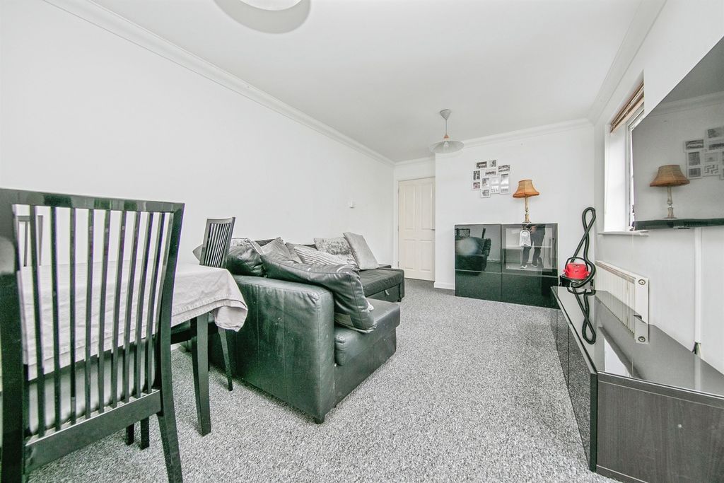 Property photo 3 of 12