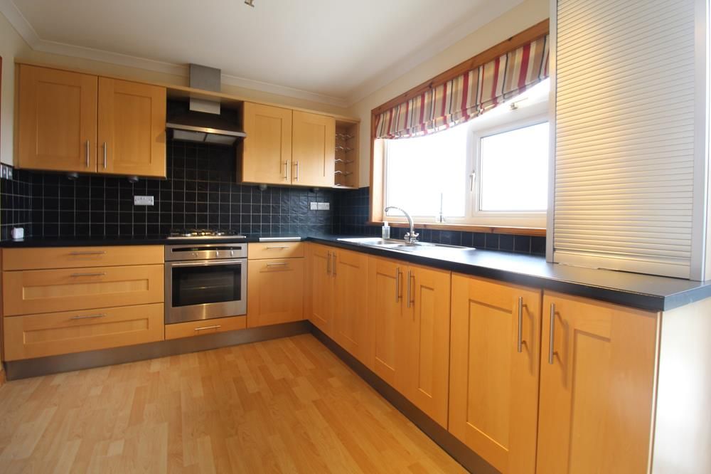 Property photo 3 of 11 Kitchen