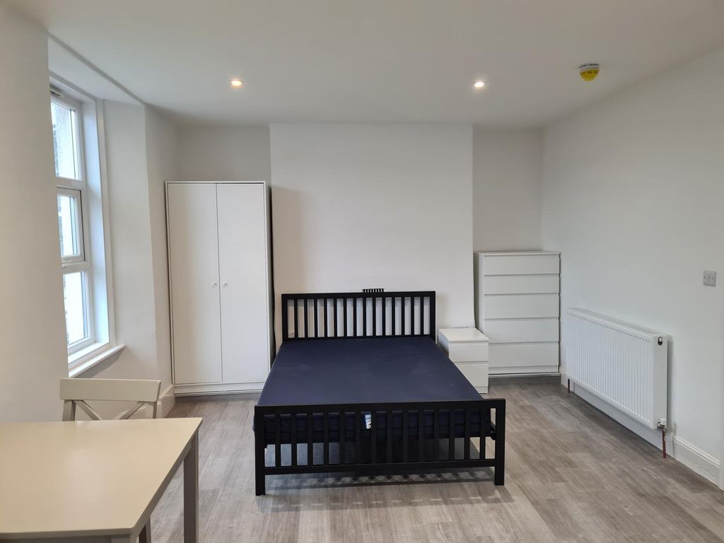 Property photo 2 of 3 Bedroom