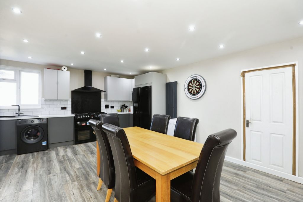Property photo 3 of 16 Photography