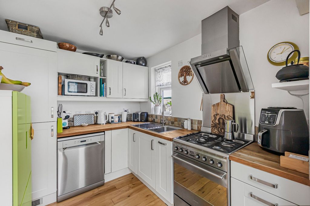 Property photo 2 of 19 Picture No. 27