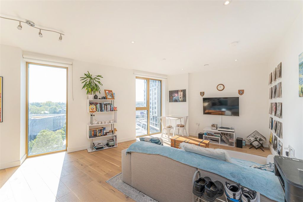 Property photo 3 of 16 Living Room