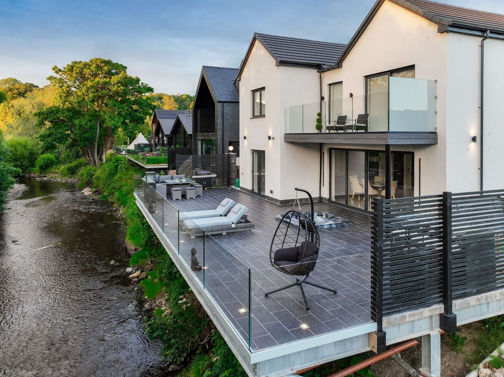 Property photo 3 of 38