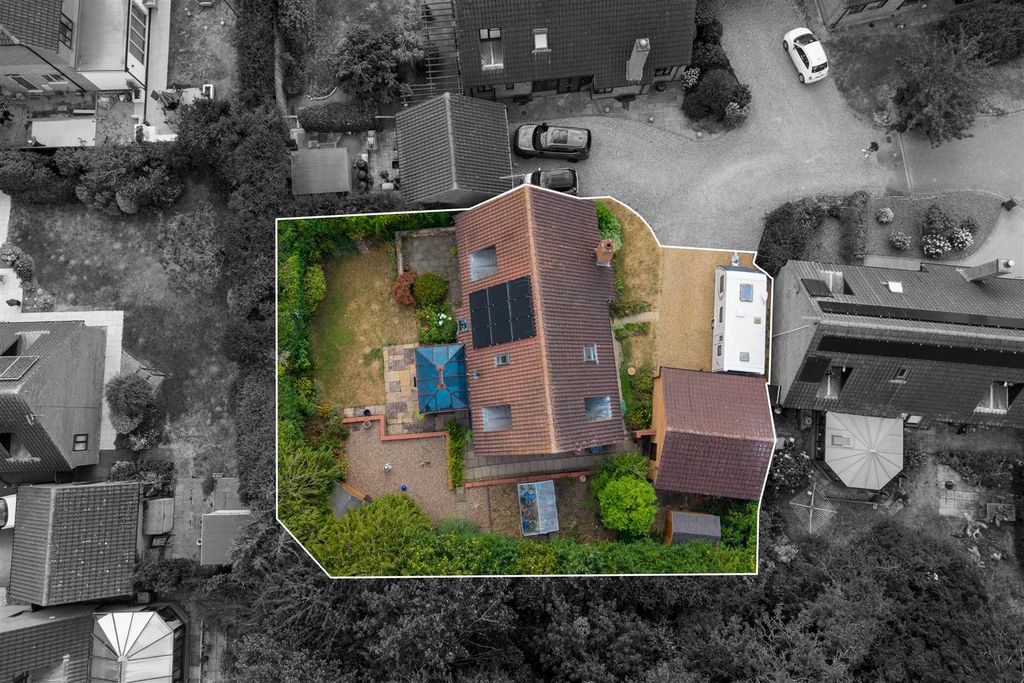 Property photo 2 of 31