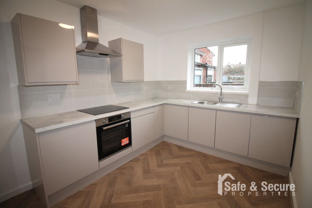 Property photo 3 of 13 Kitchen (1)