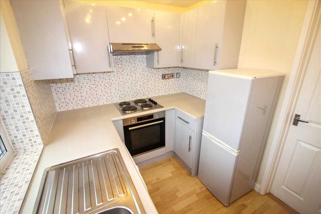 Property photo 3 of 6 Kitchen