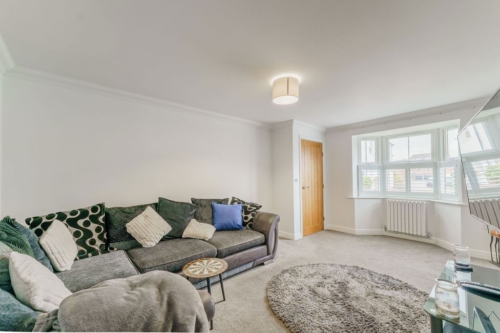 Property photo 2 of 34