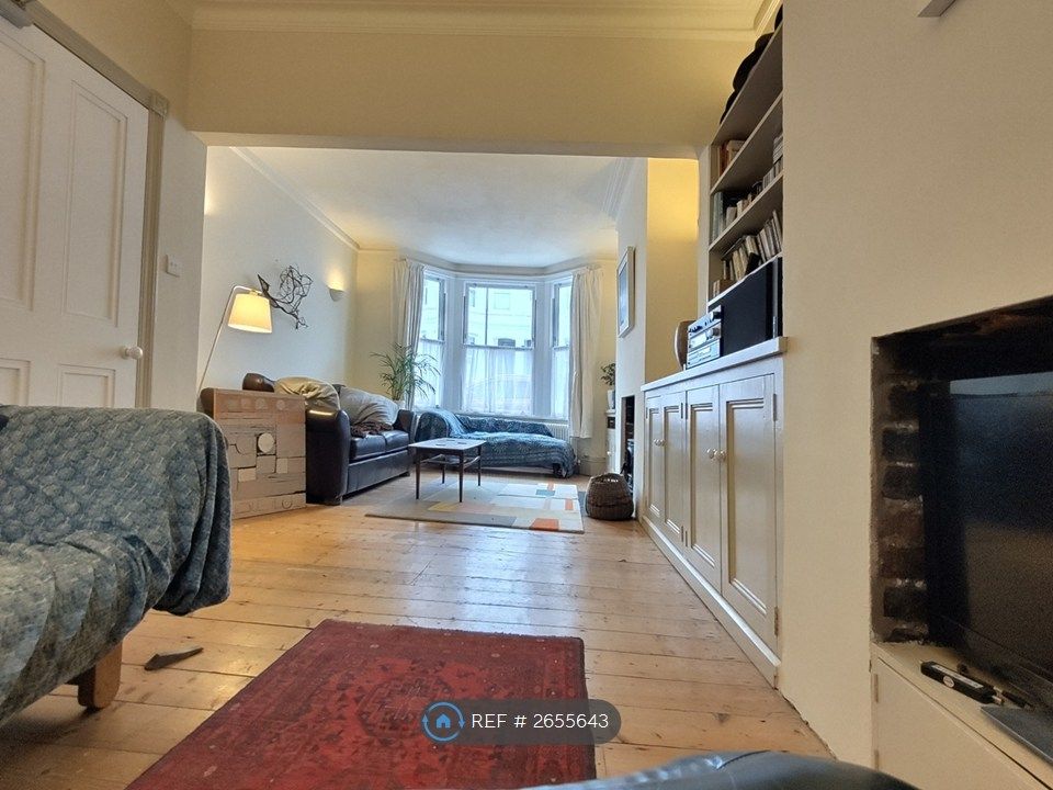 Property photo 3 of 19 Double Lounge 8 x 3.3 m