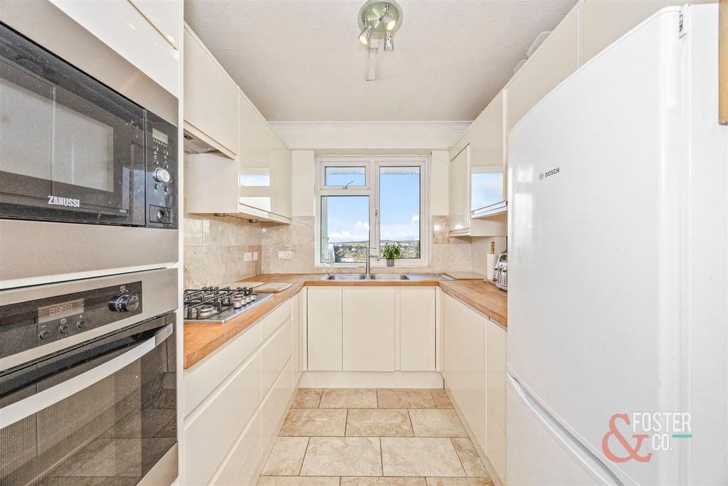 Property photo 3 of 21 The Drive, 37-39, Grove Court, Flat 36_005.Jpg