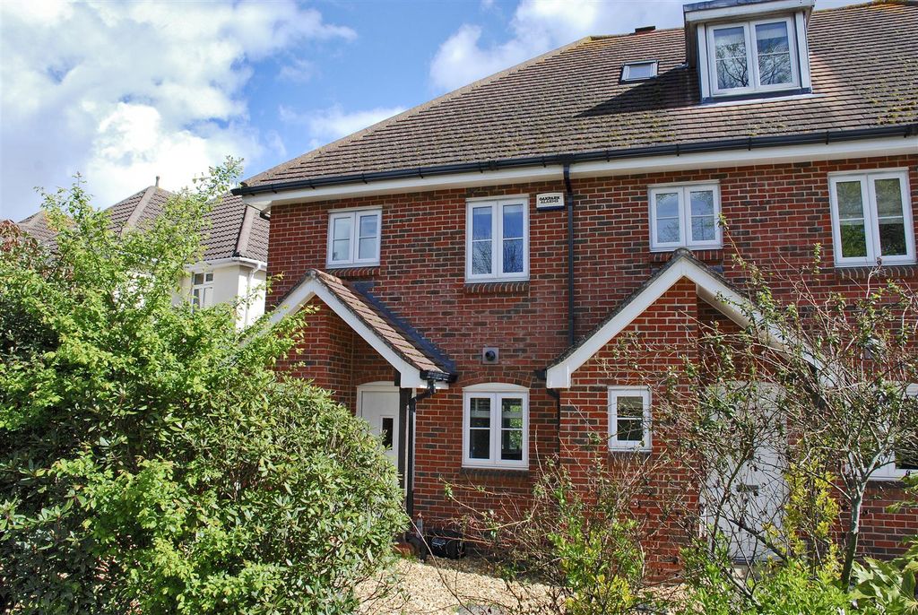 Property photo 1 of 9 5B Ramley Road.Jpg